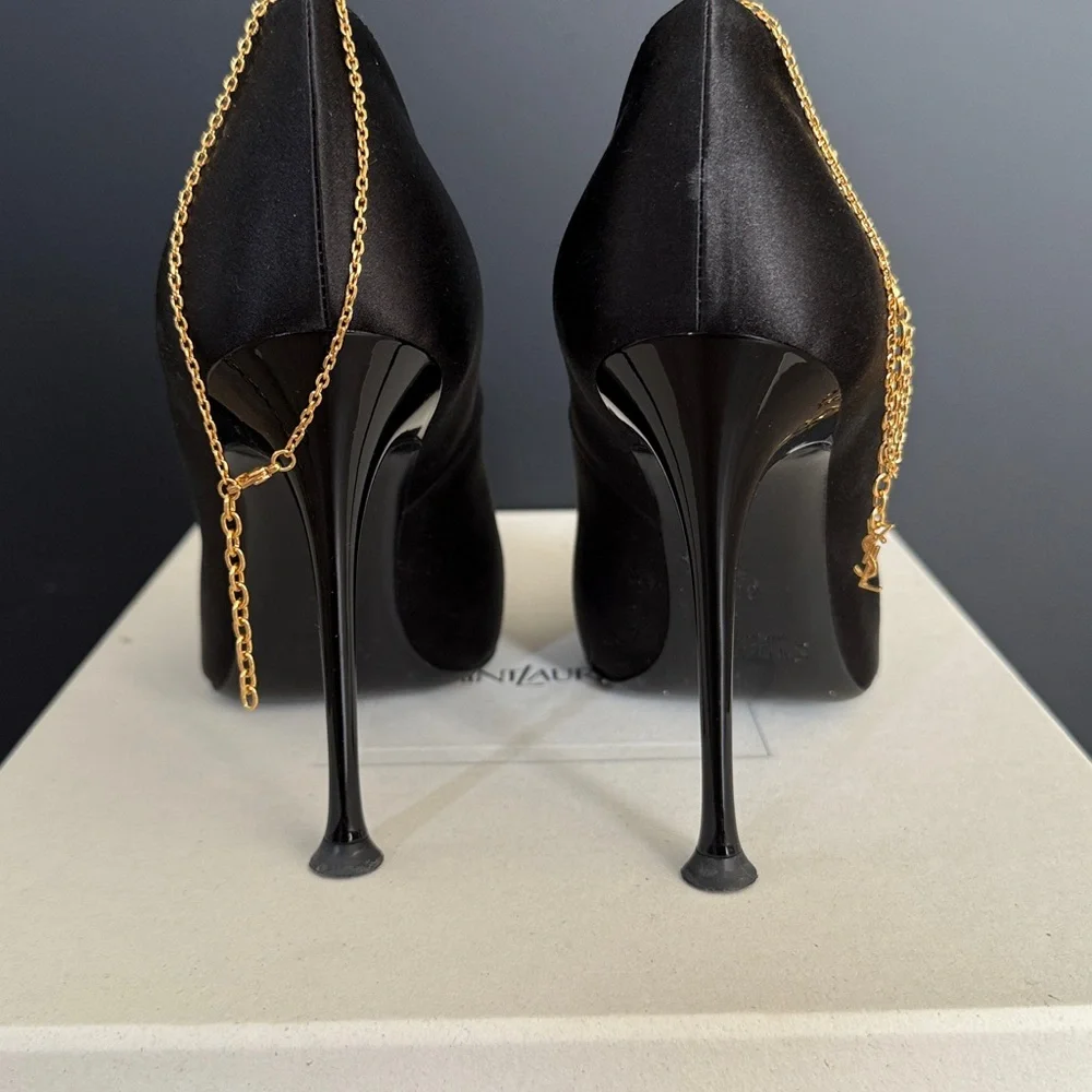 Saint Laurent Black Régine Satin Crepe Pumps with Gold Chain
